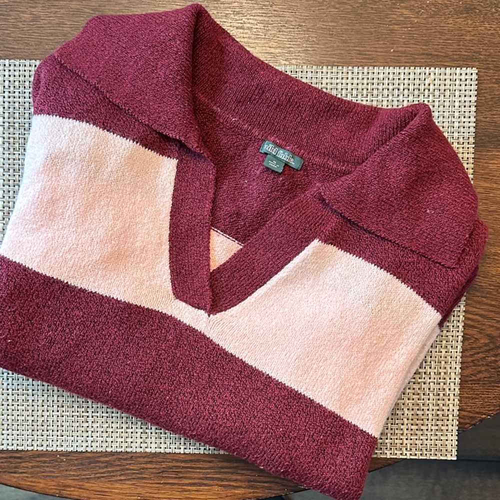 Wild fable v neck collar Maroon & blush sweater